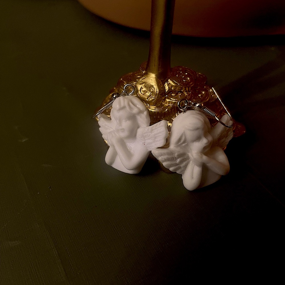 Beautiful baby angel earrings high-end quality look for low price!